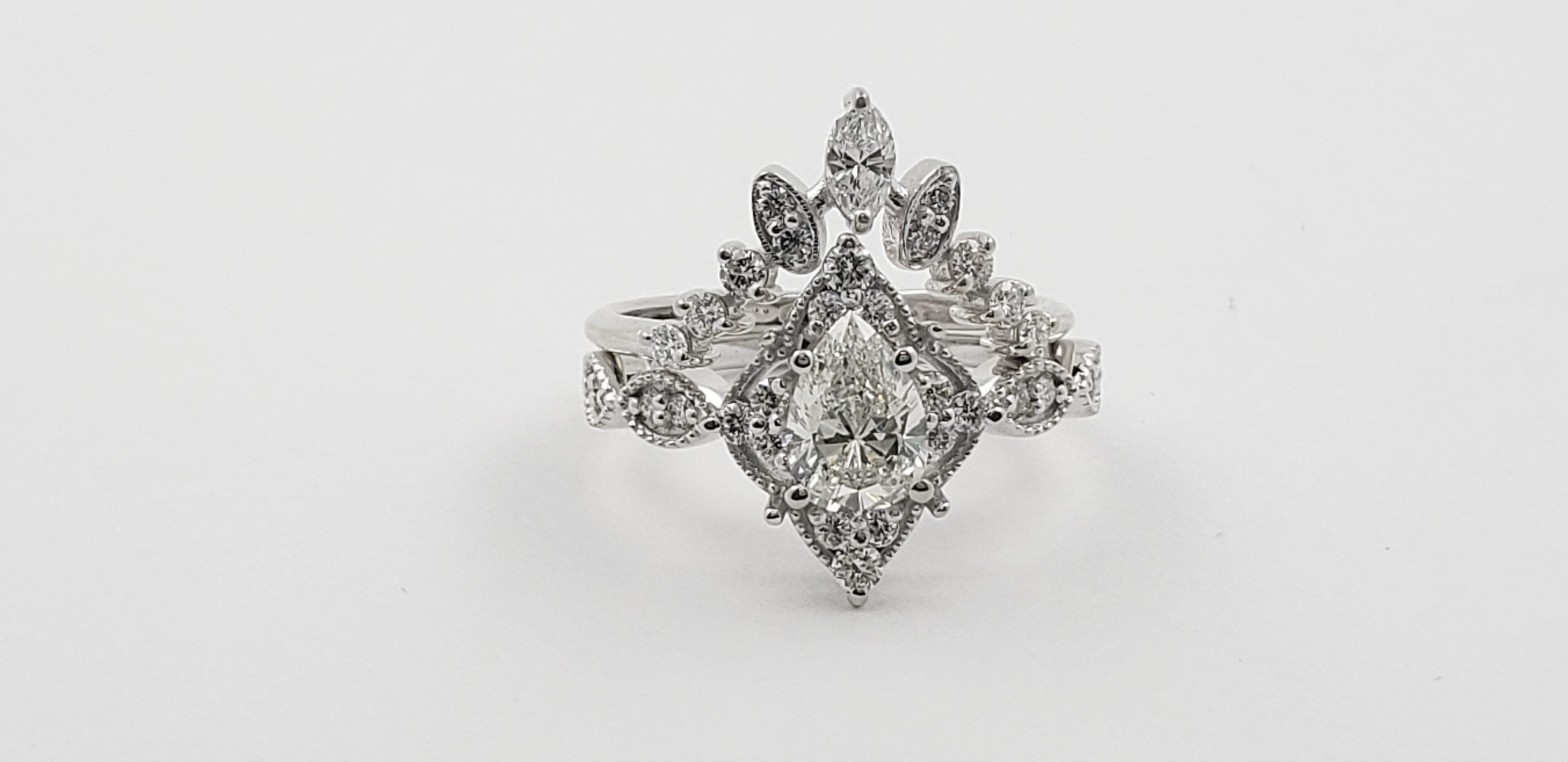 Pear Shape Bridal Set with V Design Band